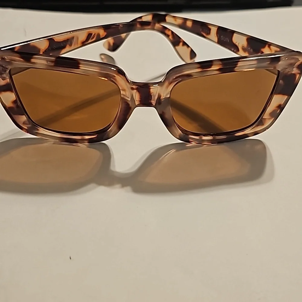 Ryan Simkhal Sunglasses - Picture 2 of 3